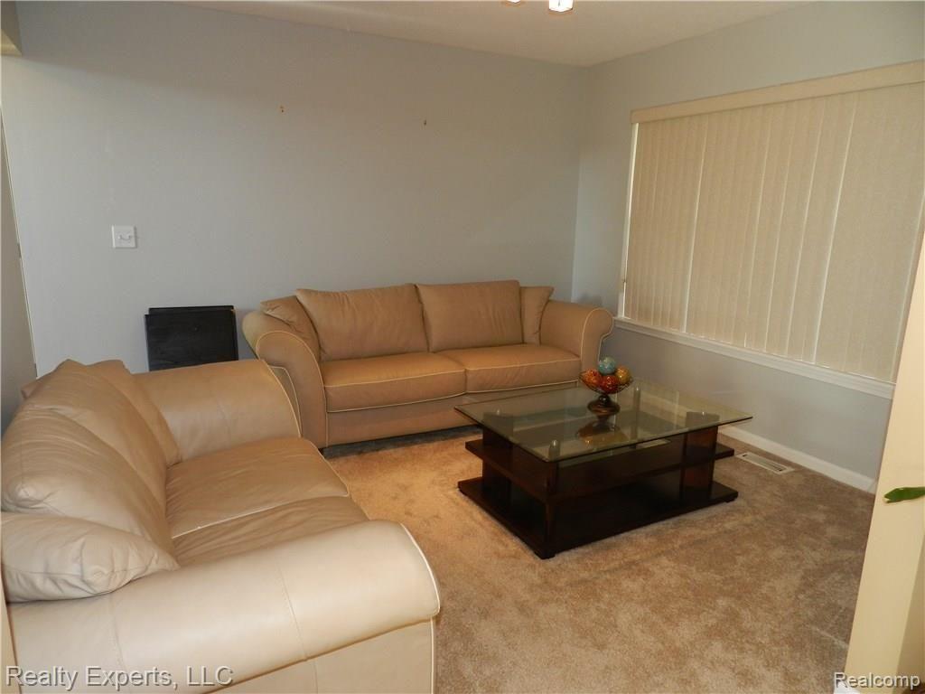 48073 Hull Road Belleville, MI 48111 - Photo 3 of 18 Formal Dining Room