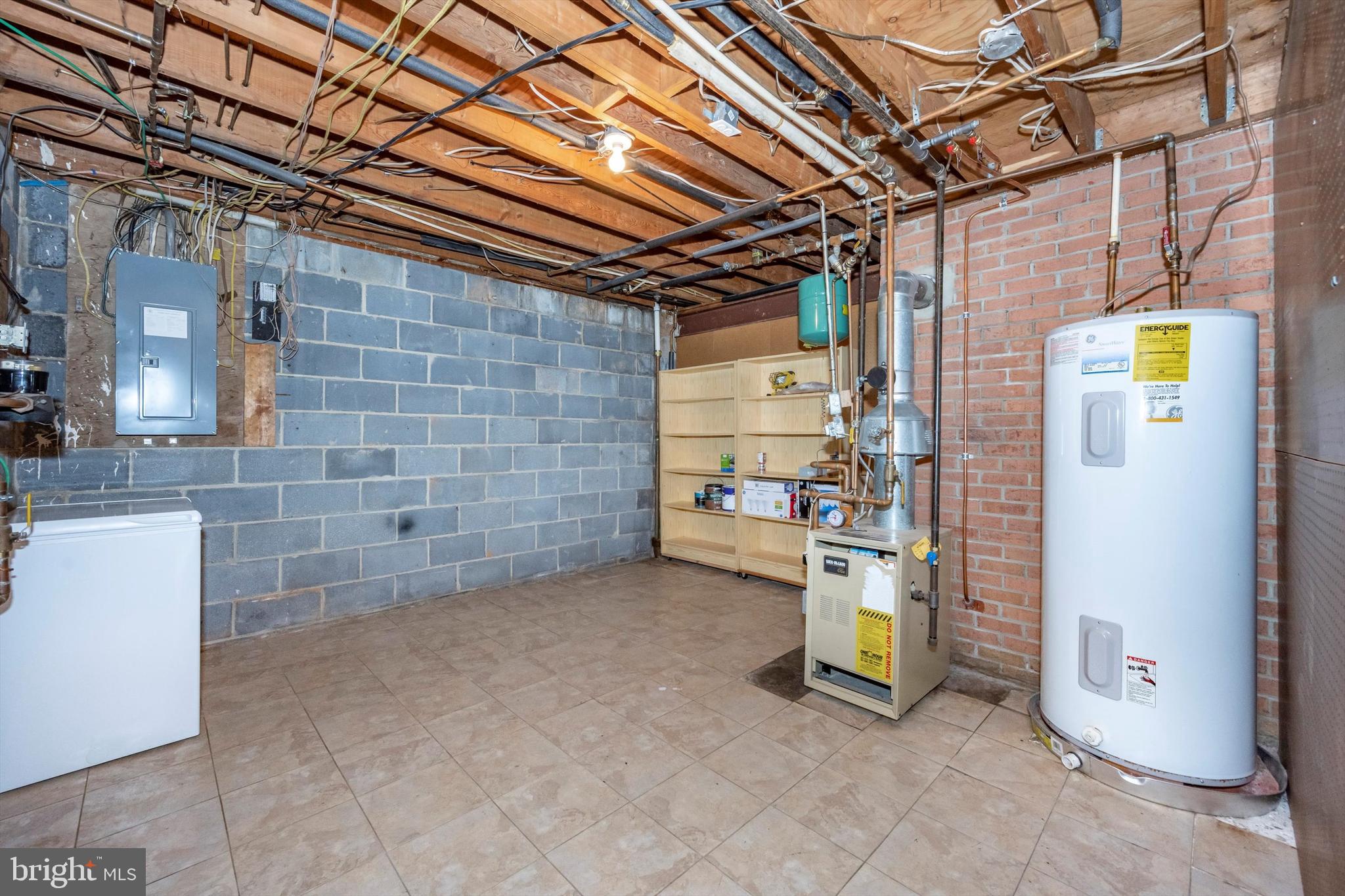 9421 Emory Grove Road Gaithersburg, MD 20877 - Photo 29 of 38 Utility room/storage