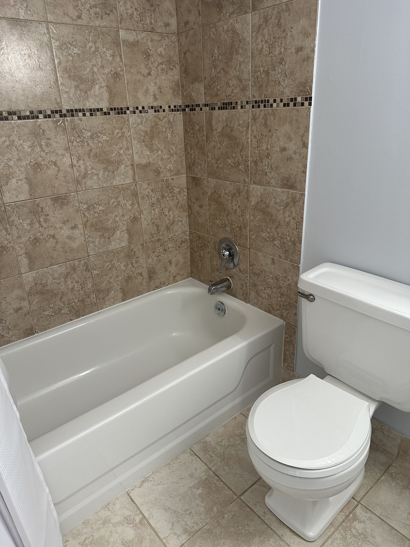 1463 Mercury Drive, Unit 304 Schaumburg, IL 60193 - Photo 12 of 13 a bathroom with a toilet and a bathtub