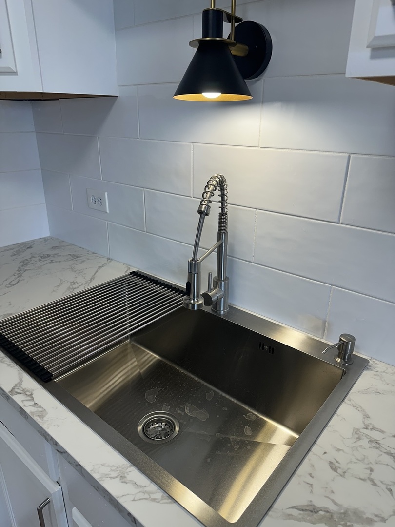 1463 Mercury Drive, Unit 304 Schaumburg, IL 60193 - Photo 4 of 13 a close view of water heater