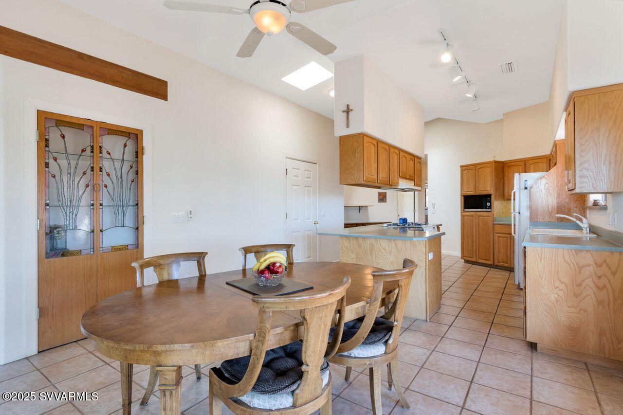858 Rabbit Run Clarkdale, AZ 86324 - Photo 9 of 40 Kitchen/Dining