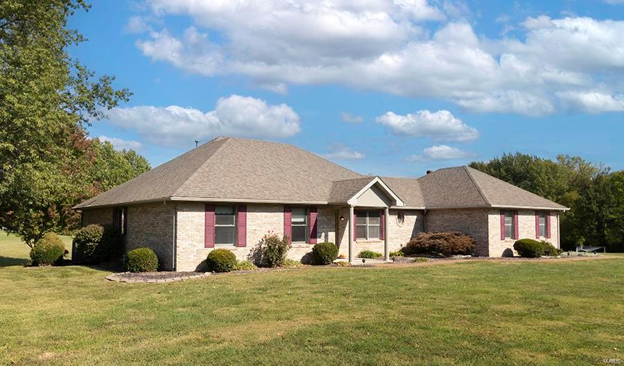 13303 Field Crest Road Highland, IL 62249 - Photo 2 of 64