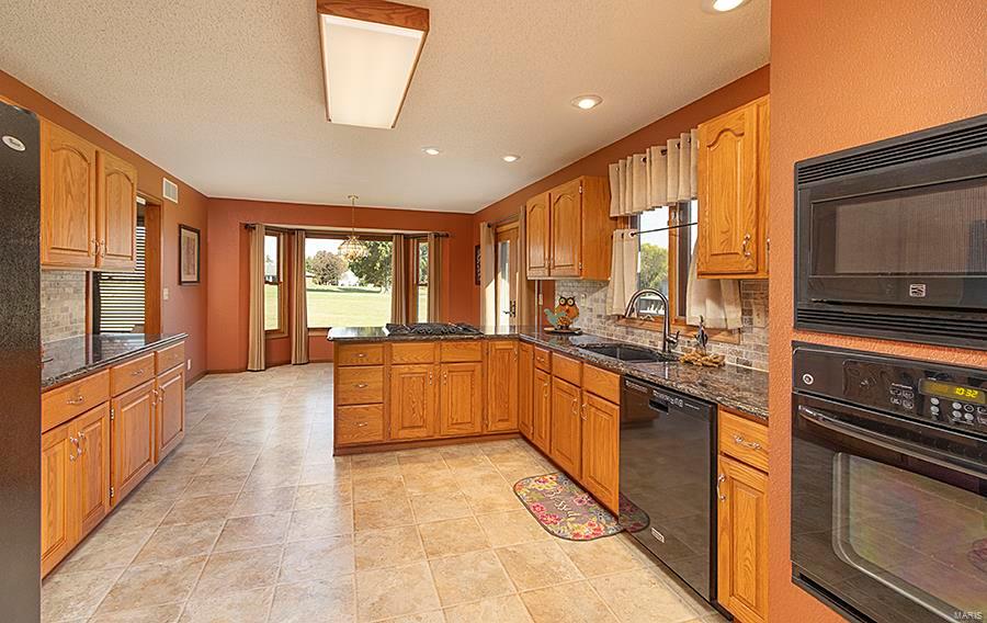 13303 Field Crest Road Highland, IL 62249 - Photo 28 of 64