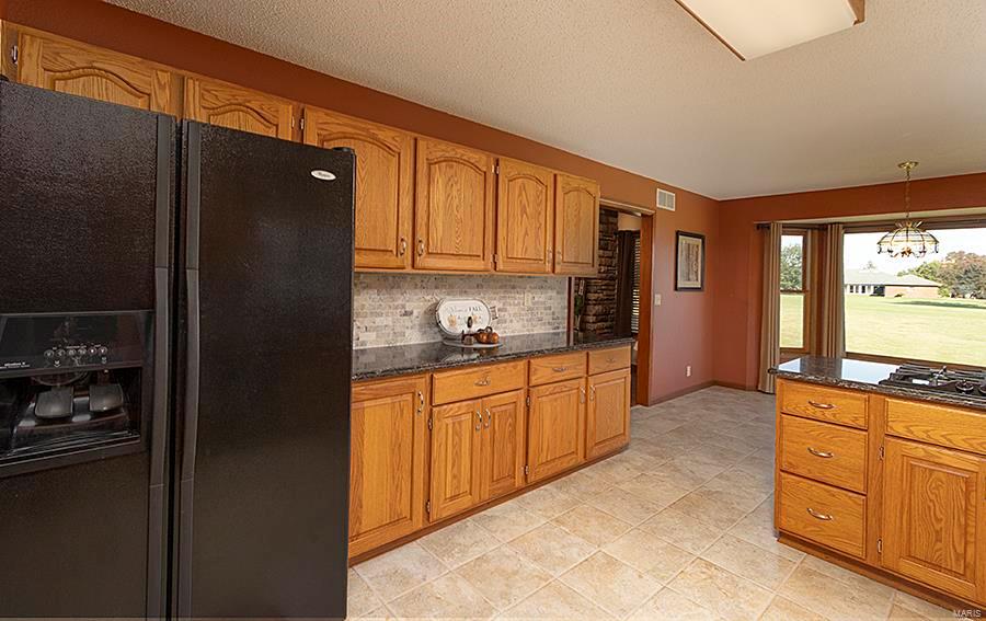 13303 Field Crest Road Highland, IL 62249 - Photo 29 of 64