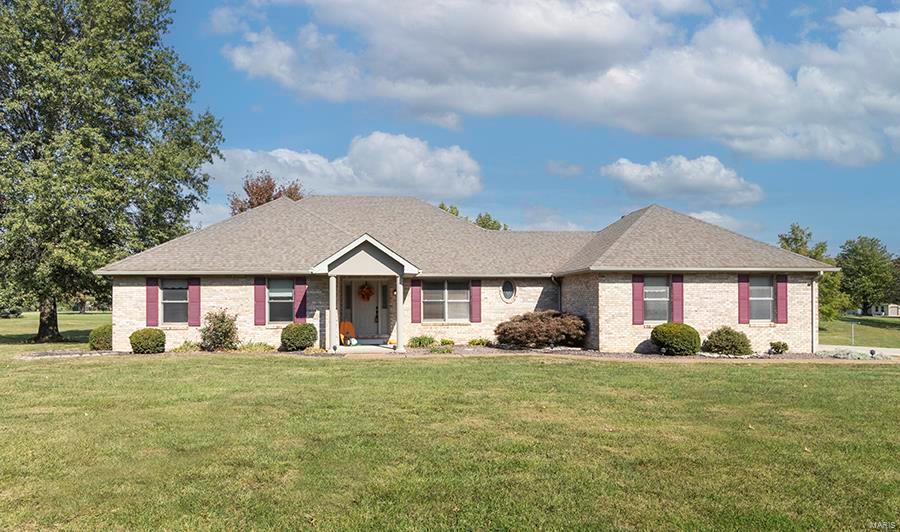 13303 Field Crest Road Highland, IL 62249 - Photo 3 of 64