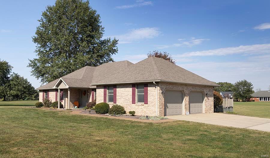 13303 Field Crest Road Highland, IL 62249 - Photo 5 of 64