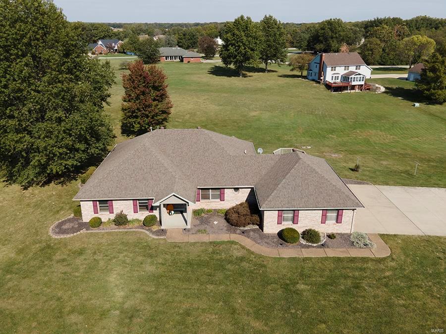 13303 Field Crest Road Highland, IL 62249 - Photo 6 of 64