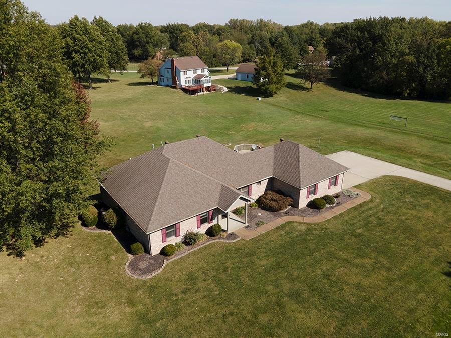 13303 Field Crest Road Highland, IL 62249 - Photo 7 of 64