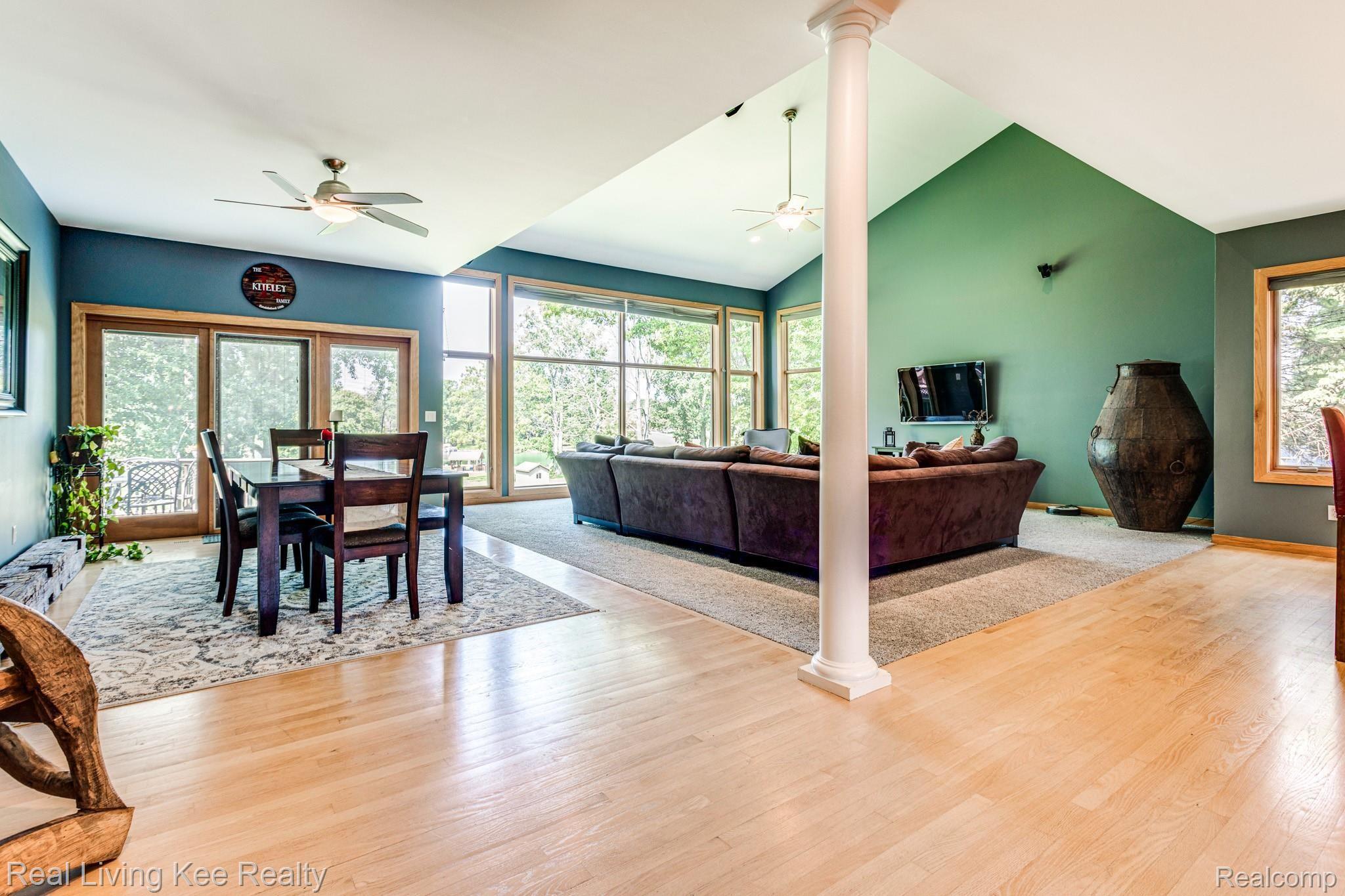 3017 Riverside Drive Port Huron, MI 48060 - Photo 5 of 70 3017 Riverside Dr (35 of 81).jpg