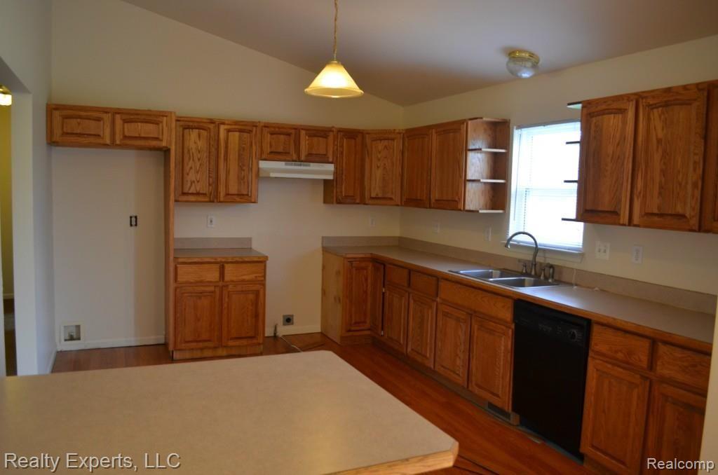 50606 Wear Road Belleville, MI 48111 - Photo 5 of 20 Kitchen