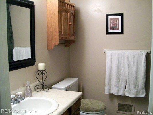 45310 Rudgate Road Canton, MI 48188 - Photo 14 of 25 MASTER SUITE BATH