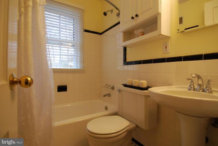 2766 Cameron Road Falls Church, VA 22042 - Photo 13 of 16 Bath #1