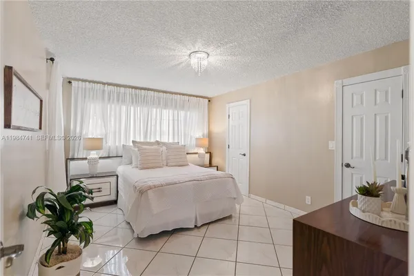 $669,000 | 7600 West 12th Avenue, Hialeah, FL 33014