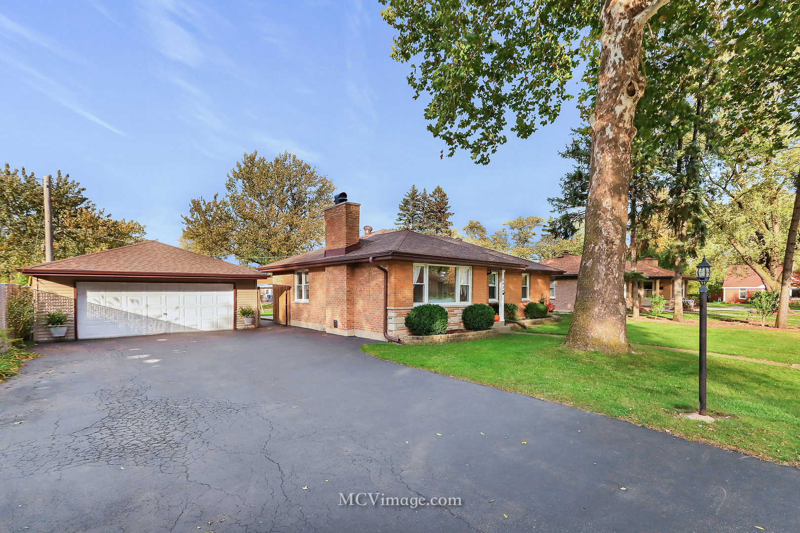 5830 108th Place Chicago Ridge, IL 60415 - Photo 5 of 28 a view of a house with a yard