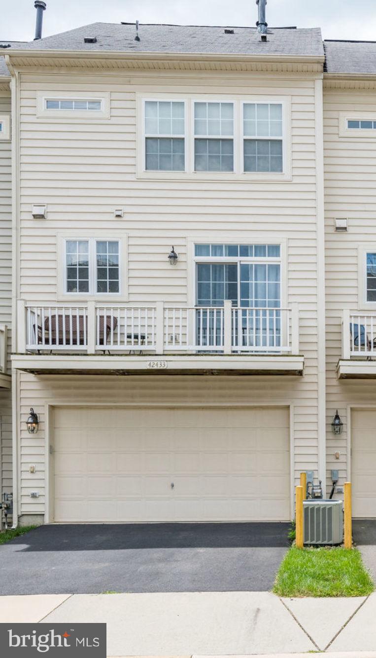 42431 Rockslide Terrace Ashburn, VA 20148 - Photo 25 of 27 Exterior (Rear)
