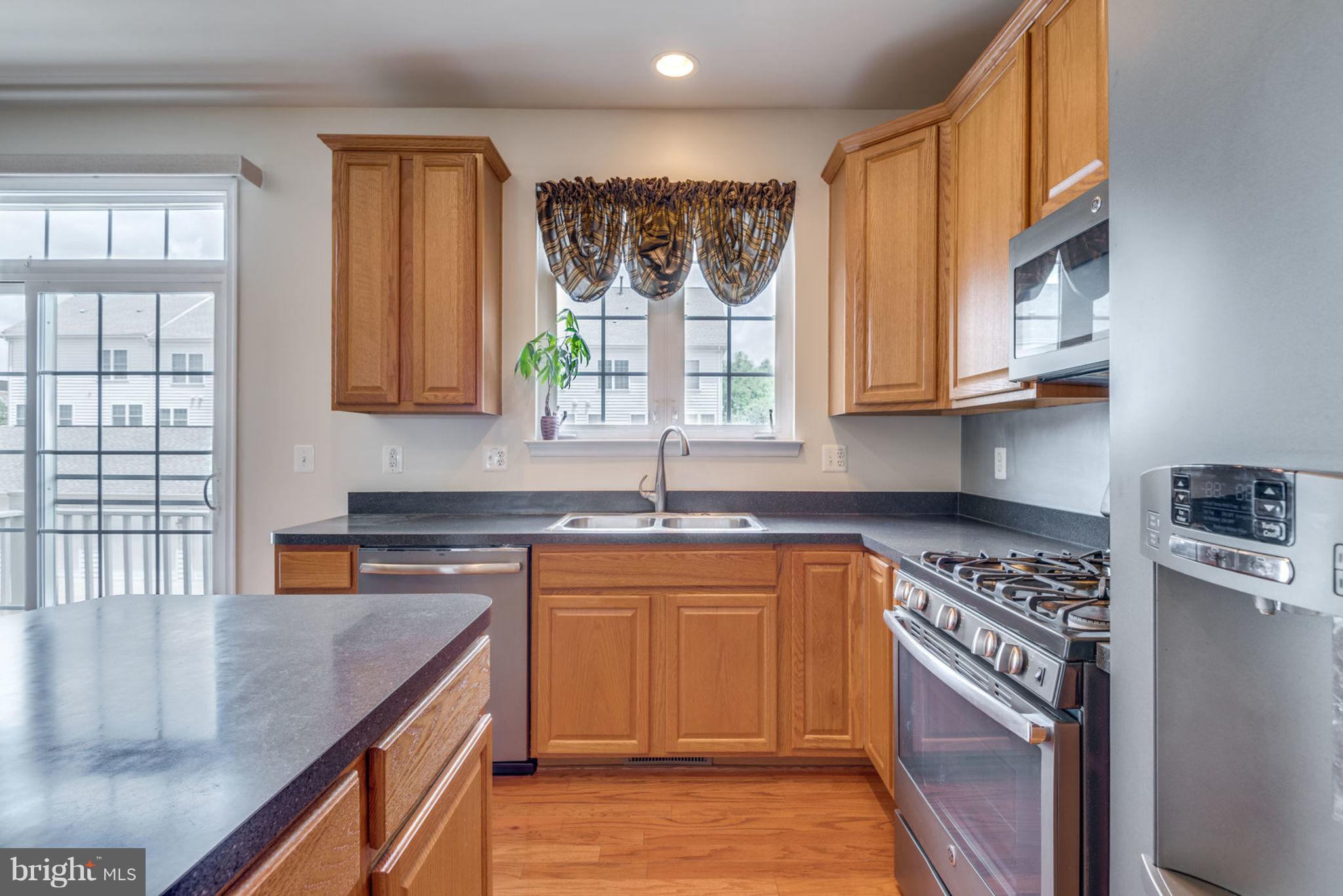 42431 Rockslide Terrace Ashburn, VA 20148 - Photo 9 of 27 Kitchen