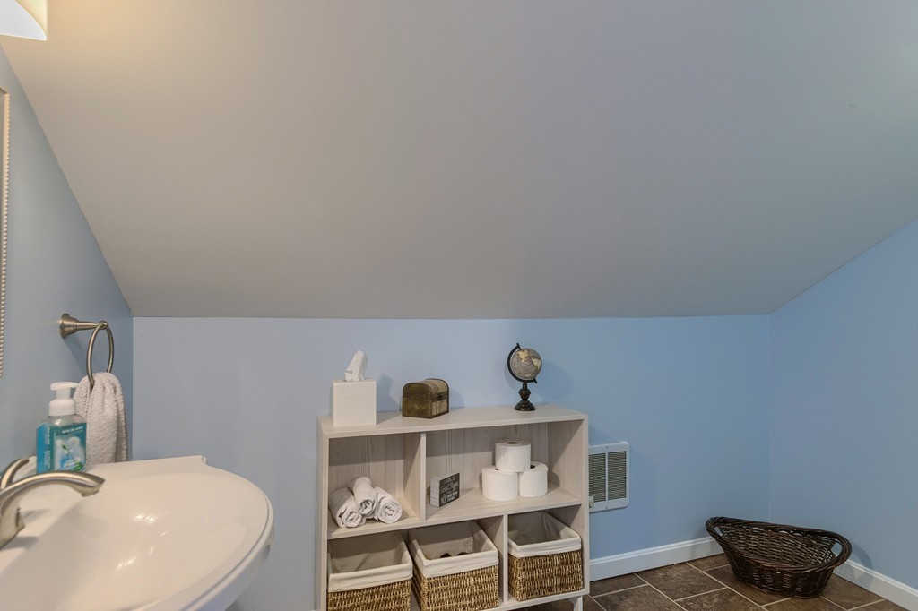 32 Silsbee Road North Andover, MA 01845 - Photo 17 of 26 Gallery Image 17