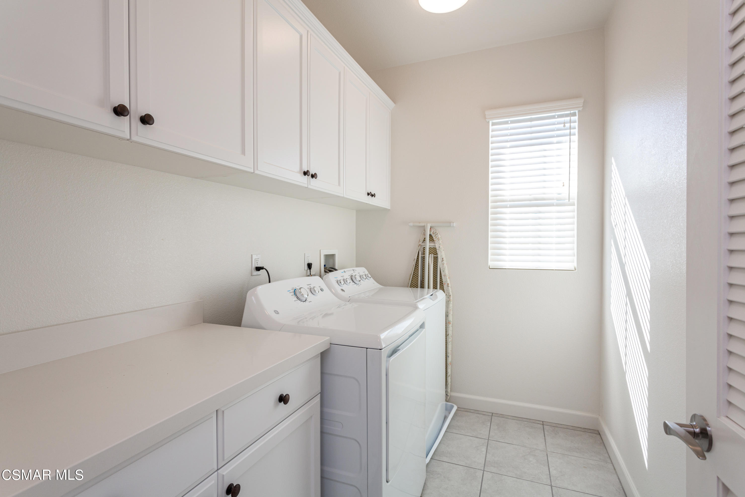 1620 Range Road Oxnard, CA 93036 - Photo 23 of 34 a utility room with dryer and washer
