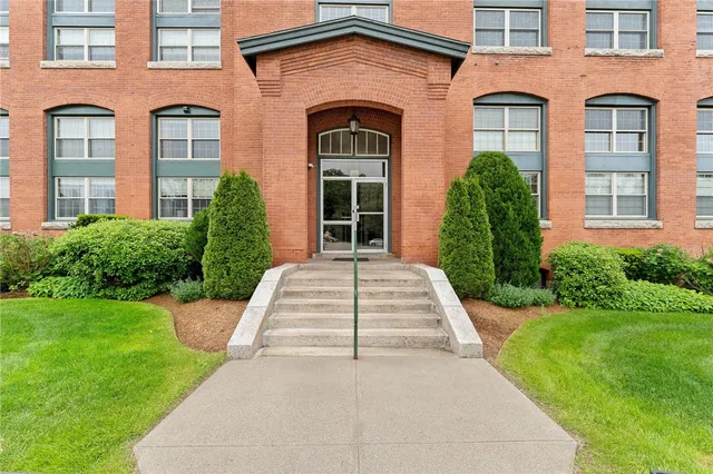 $409,999 | 1 Tupperware Drive, Unit 326, North Smithfield, RI 02896