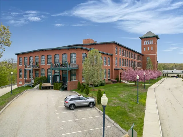 $409,999 | 1 Tupperware Drive, Unit 326, North Smithfield, RI 02896