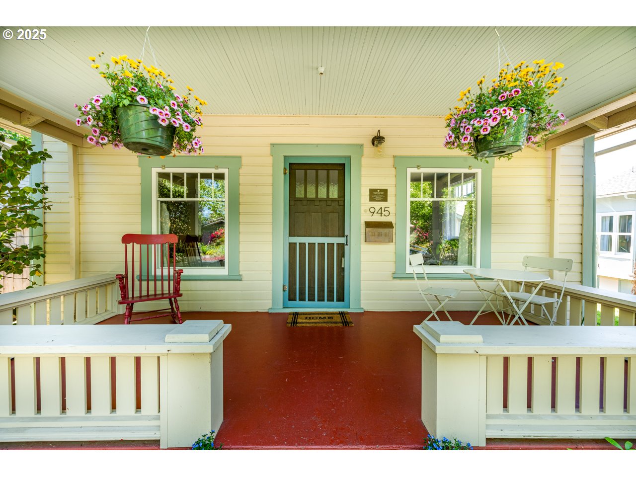945 B Street Springfield, OR 97477 - Photo 32 of 35 a front view of a house with a porch