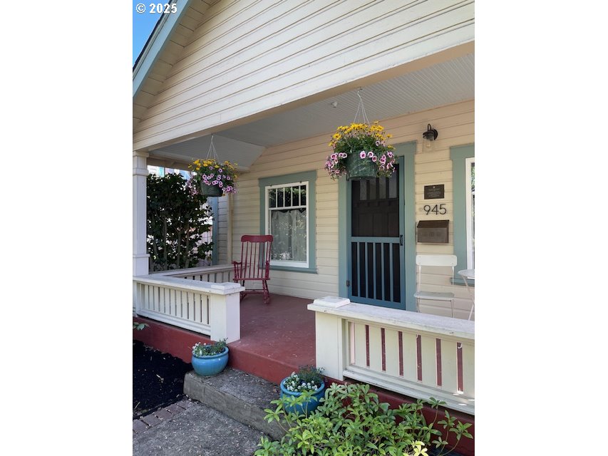 945 B Street Springfield, OR 97477 - Photo 4 of 35 a view of front door and porch