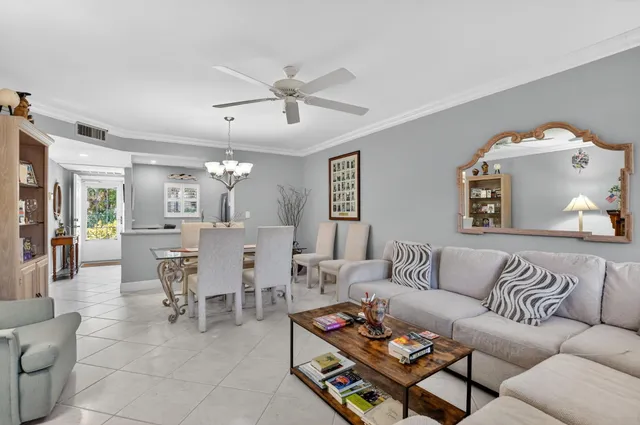 $215,000 | 250 Northeast 20th Street, Unit 1300, Boca Raton, FL 33431