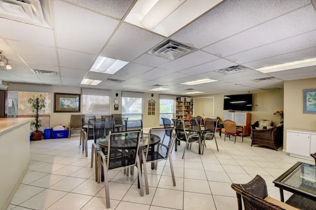 $215,000 | 250 Northeast 20th Street, Unit 1300, Boca Raton, FL 33431