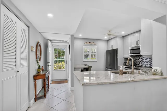 $215,000 | 250 Northeast 20th Street, Unit 1300, Boca Raton, FL 33431