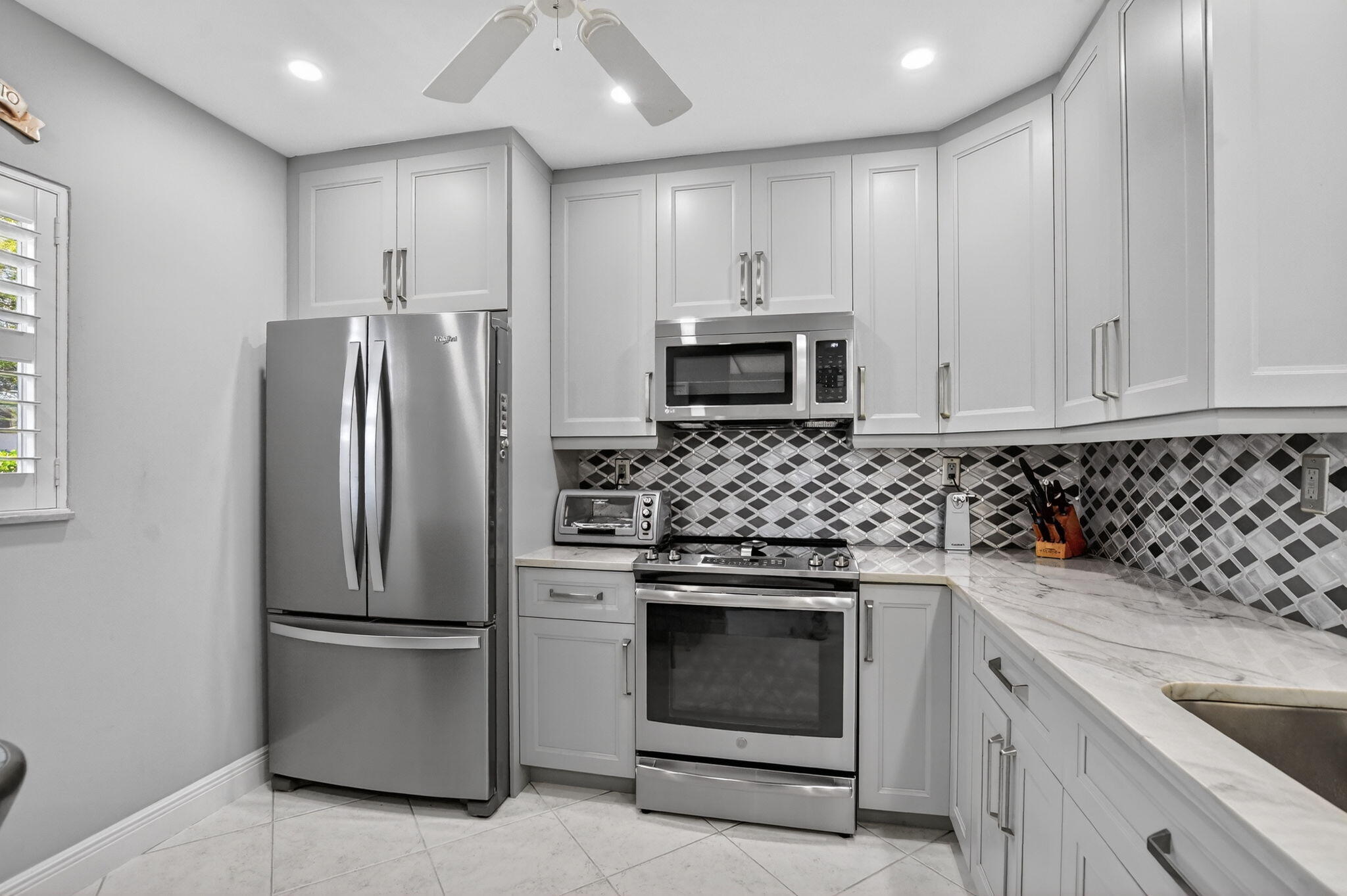 250 Northeast 20th Street, Unit 1300 Boca Raton, FL 33431 - Photo 6 of 38 6-web-or-mls-DSC_7837