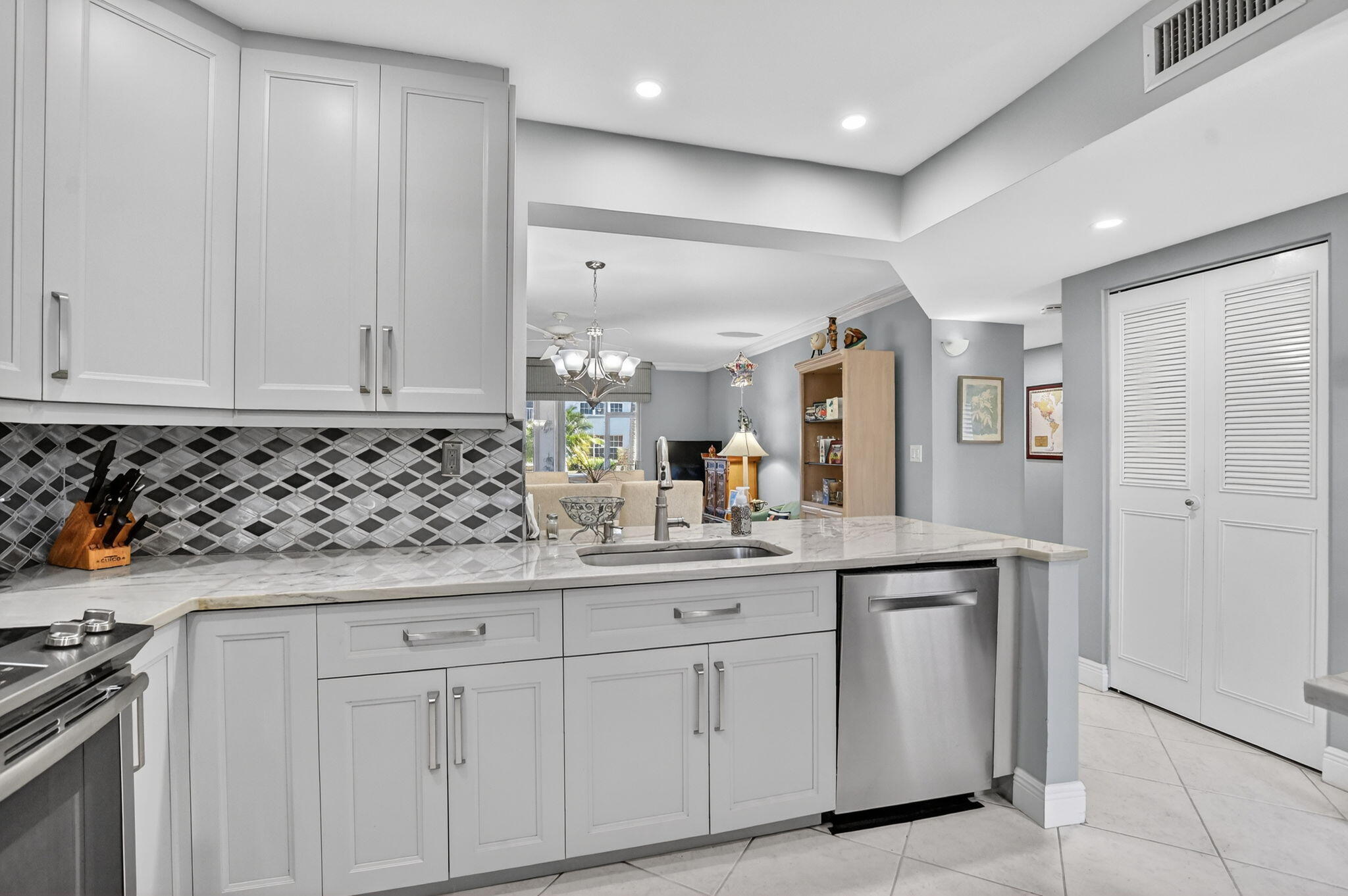 250 Northeast 20th Street, Unit 1300 Boca Raton, FL 33431 - Photo 7 of 38 7-web-or-mls-DSC_7841