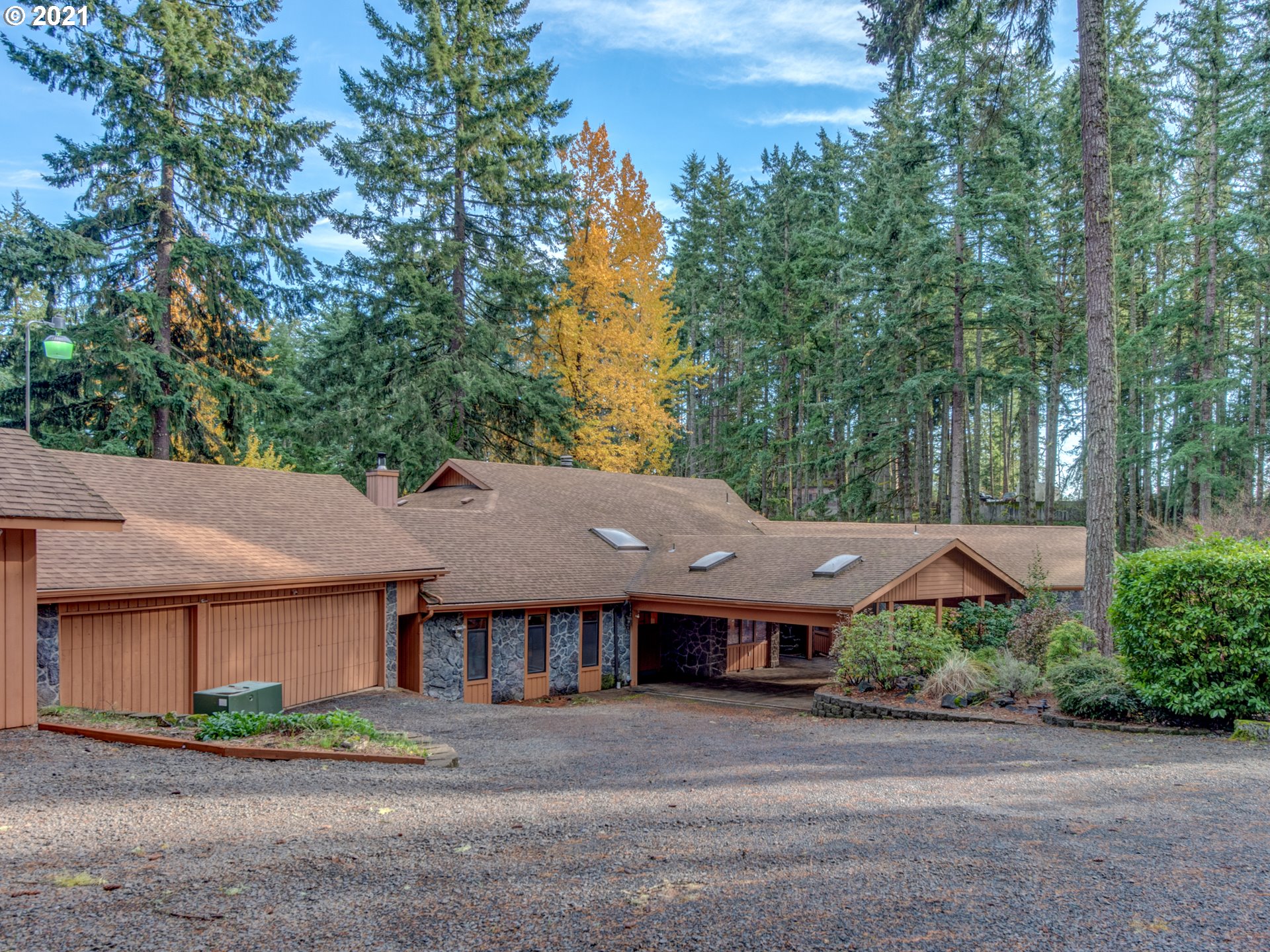 31434 Fox Hollow Road Eugene, OR 97405 - Photo 2 of 31 Gallery Image 2