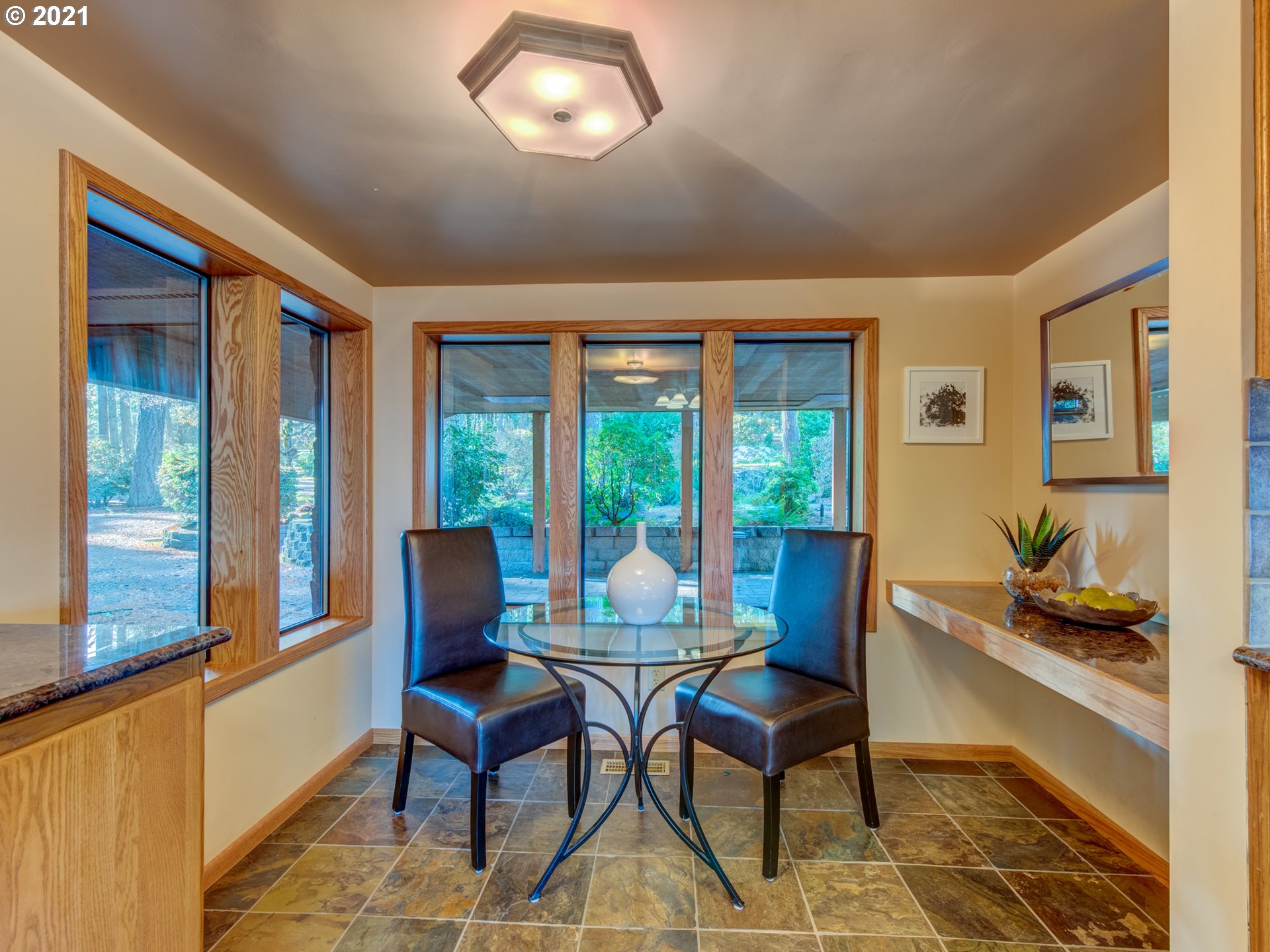 31434 Fox Hollow Road Eugene, OR 97405 - Photo 13 of 31 Gallery Image 13