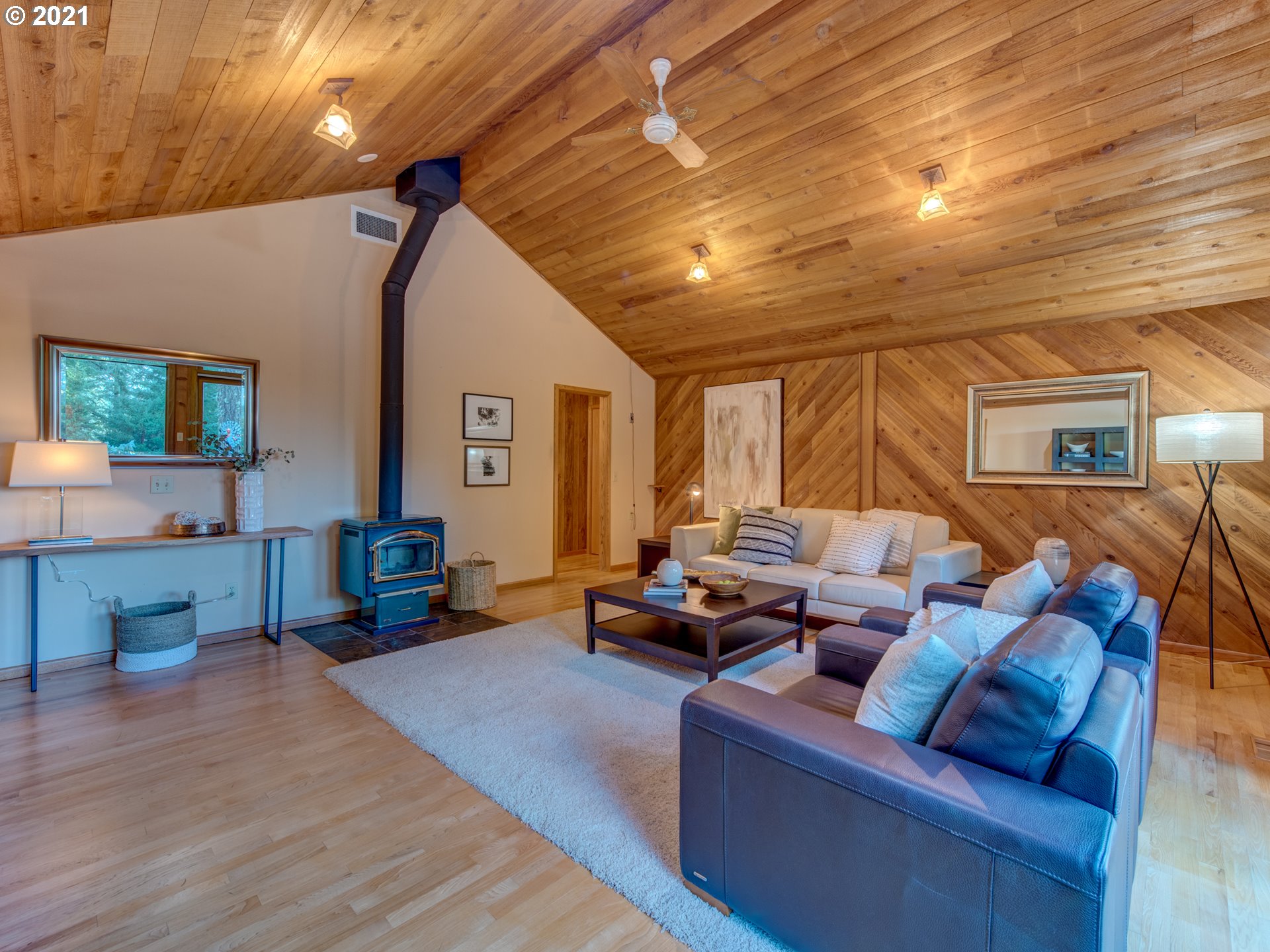 31434 Fox Hollow Road Eugene, OR 97405 - Photo 16 of 31 Gallery Image 16