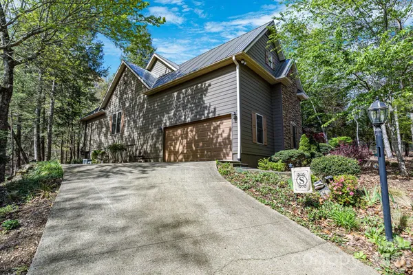 $599,000 | 112 Wren Court, Lake Lure, NC 28746
