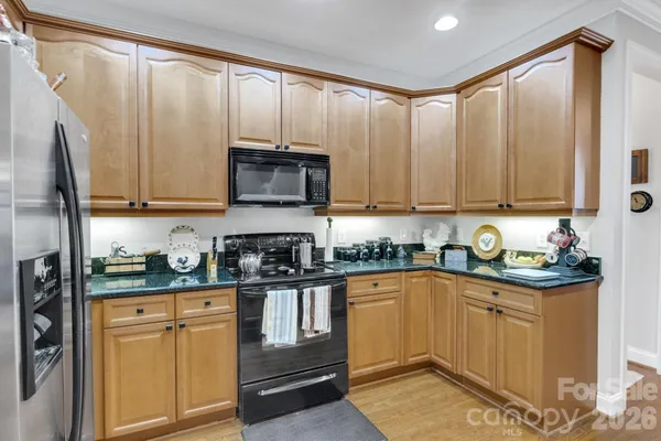 $599,000 | 112 Wren Court, Lake Lure, NC 28746