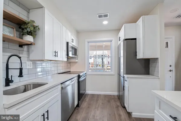 $2,300 | 7616 Somerset Lane, Manassas, VA 20111