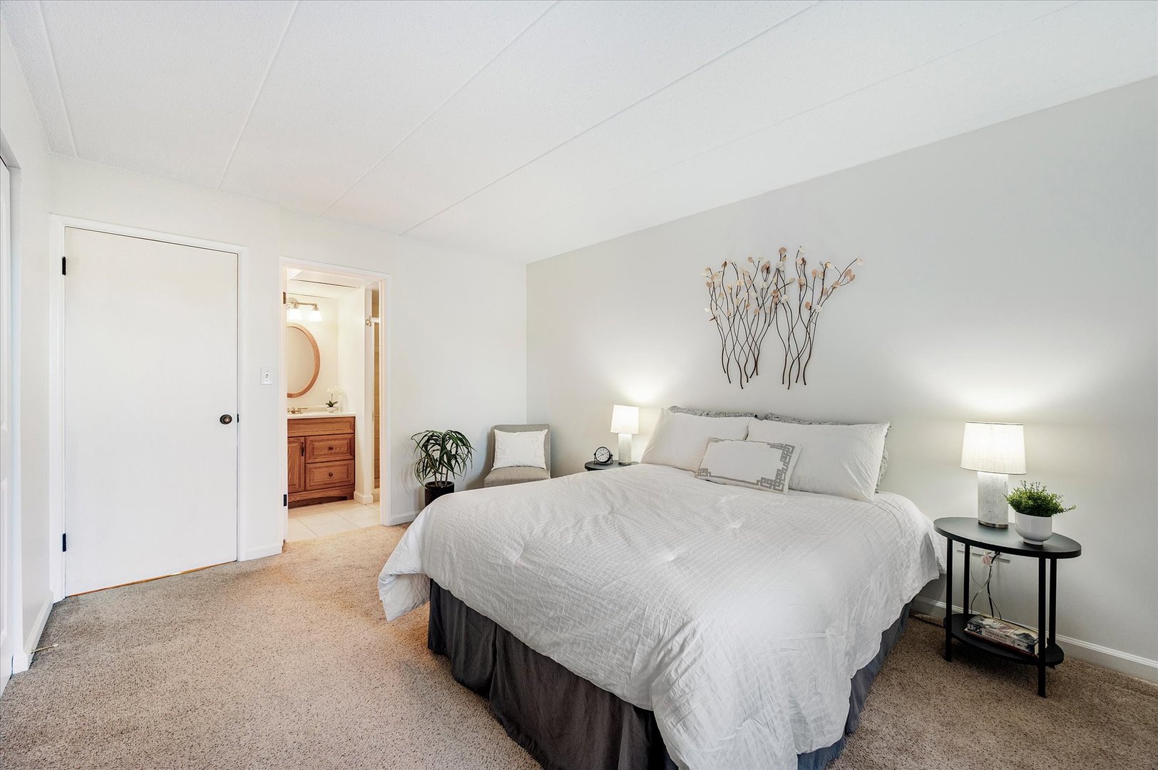 100 West Butterfield Road, Unit 101N Elmhurst, IL 60126 - Photo 13 of 27 a bedroom with a bed and a chandelier