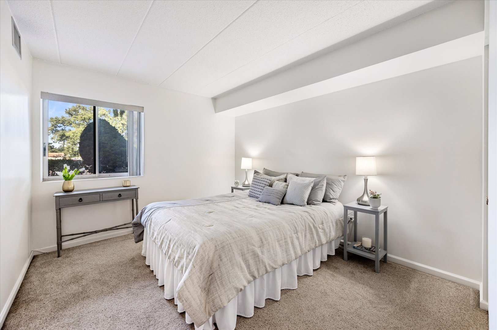 100 West Butterfield Road, Unit 101N Elmhurst, IL 60126 - Photo 14 of 27 a bedroom with a bed lamps and window