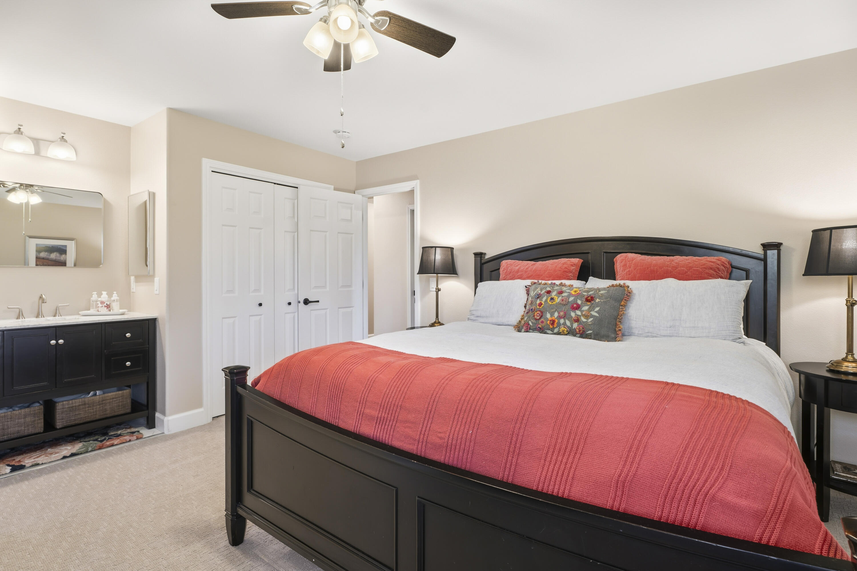 2001 Condor Court Redmond, OR 97756 - Photo 29 of 39 Guest bedroom