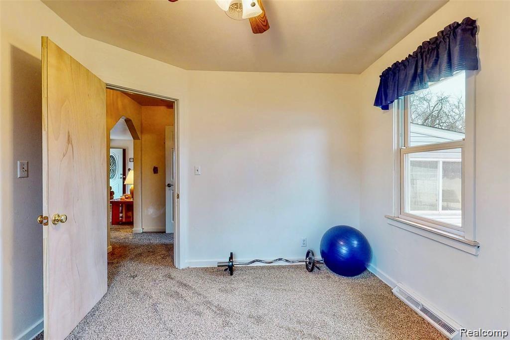 4387 Crosby Road Flint, MI 48506 - Photo 23 of 59 E6C2323A-6C7B-40A2-B304-A6364B15A427_1_201_a.jpeg