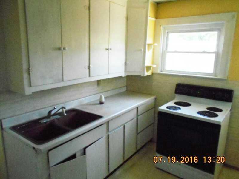 916 Alta Road Springfield, OH 45503 - Photo 3 of 21