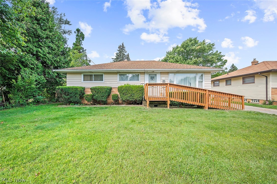 7362 Oakwood Road Parma, OH 44130 - Photo 1 of 31