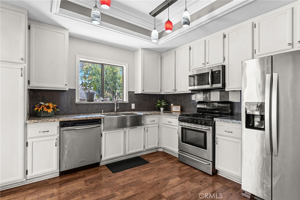 424 Walker Road San Dimas, CA 91773 - Photo 3 of 23 Kitchen includes appliances
