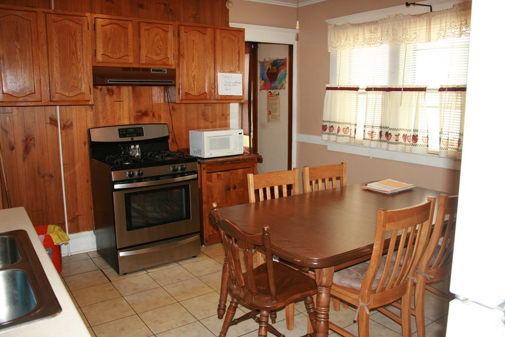 113 Norfolk Street Springfield, MA 01109 - Photo 4 of 33 Gallery Image 4