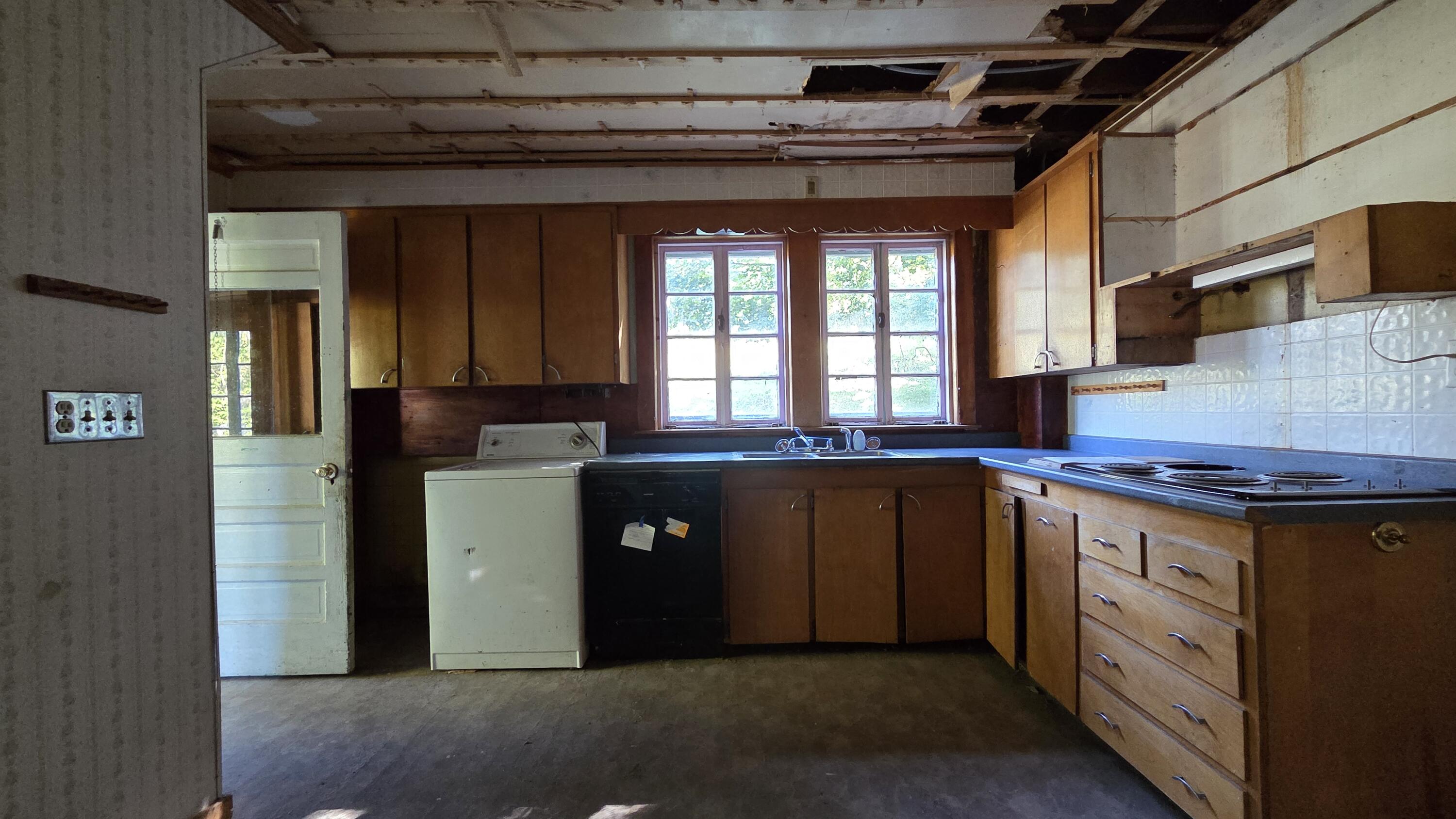 195 River Road Bucksport, ME 04416 - Photo 28 of 32 Kitchewn