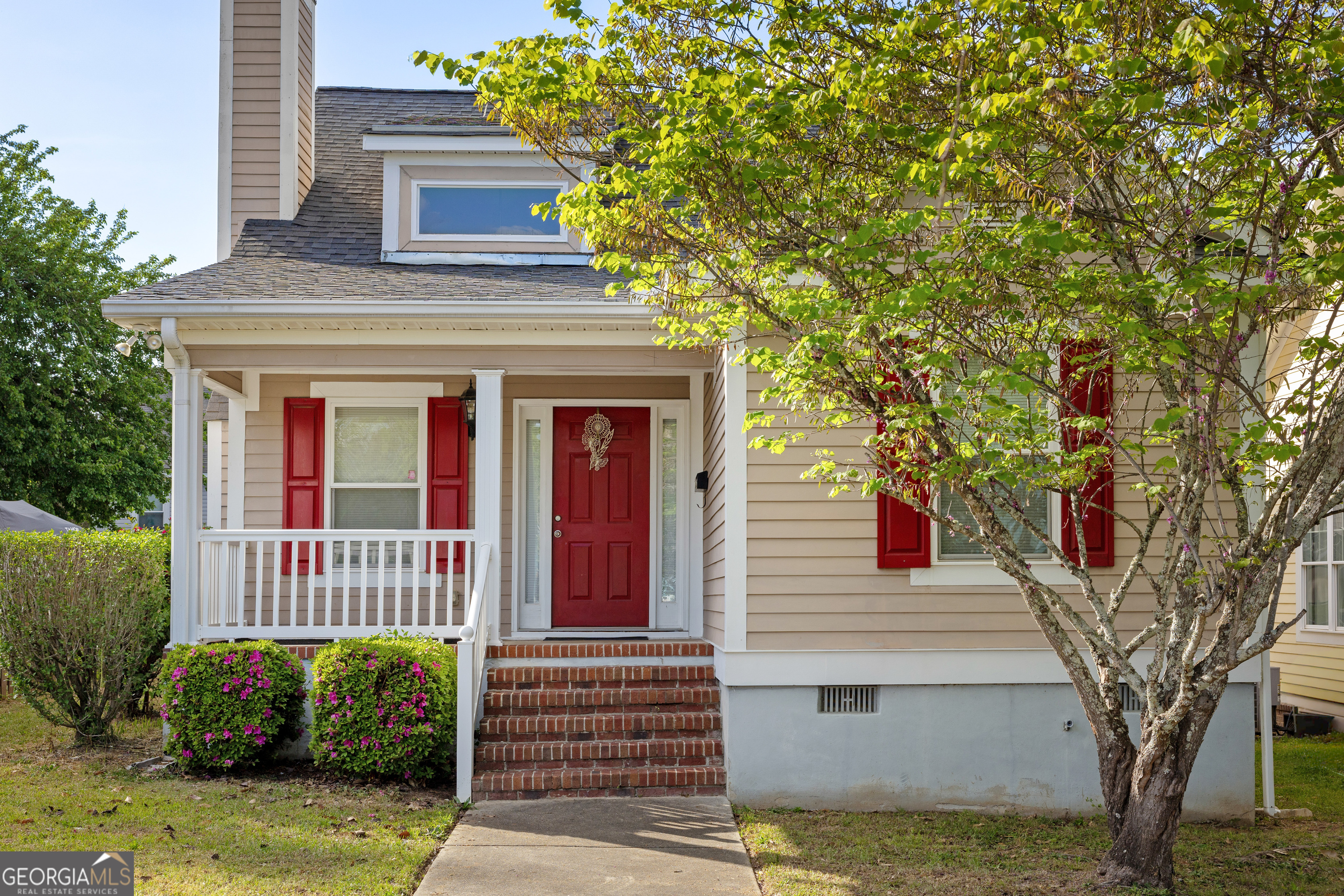 1275 Ross St Lane Macon, GA 31201 - Photo 1 of 20 a house view with a garden space