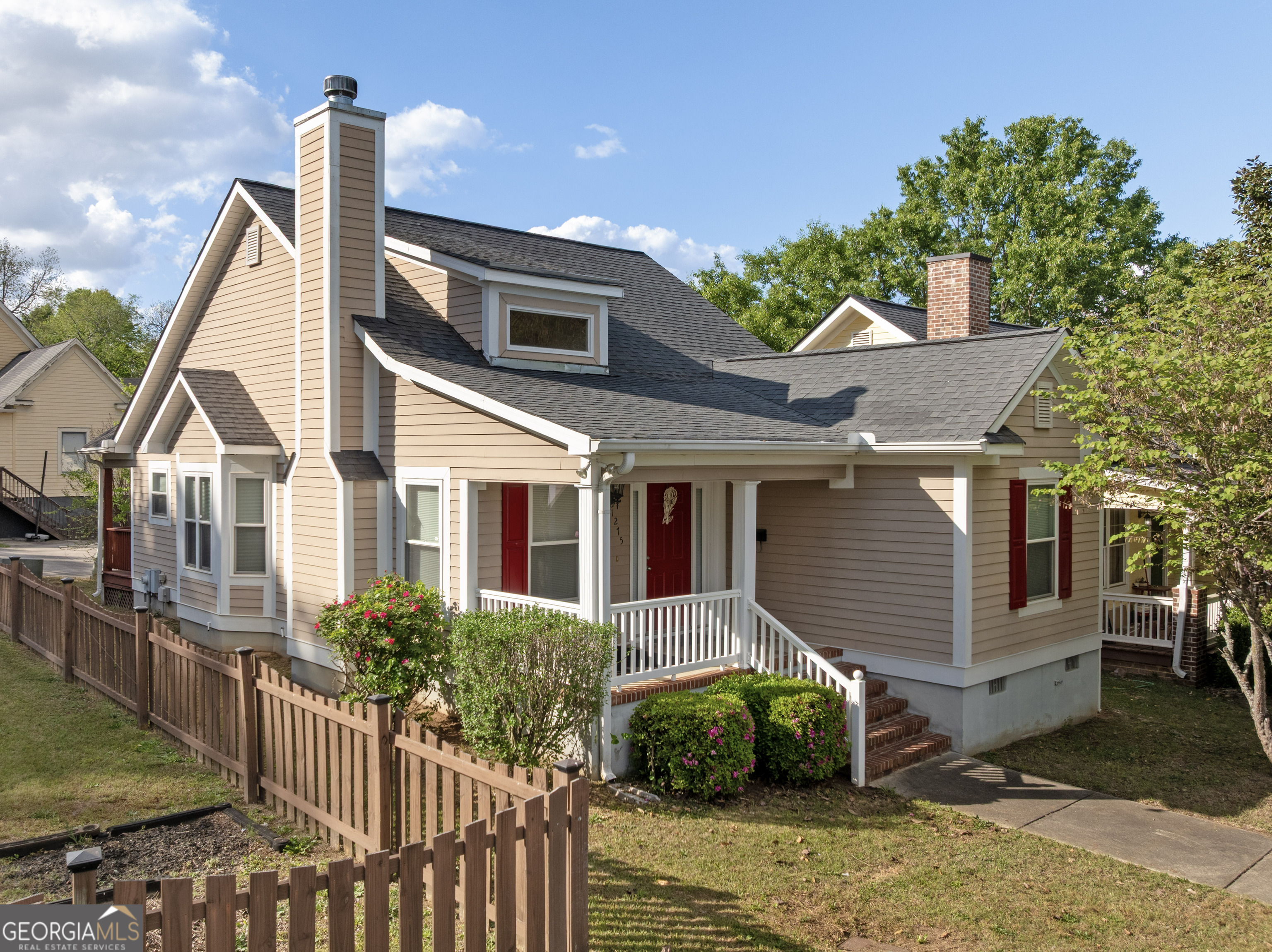 1275 Ross St Lane Macon, GA 31201 - Photo 2 of 20 a front view of a house with garden