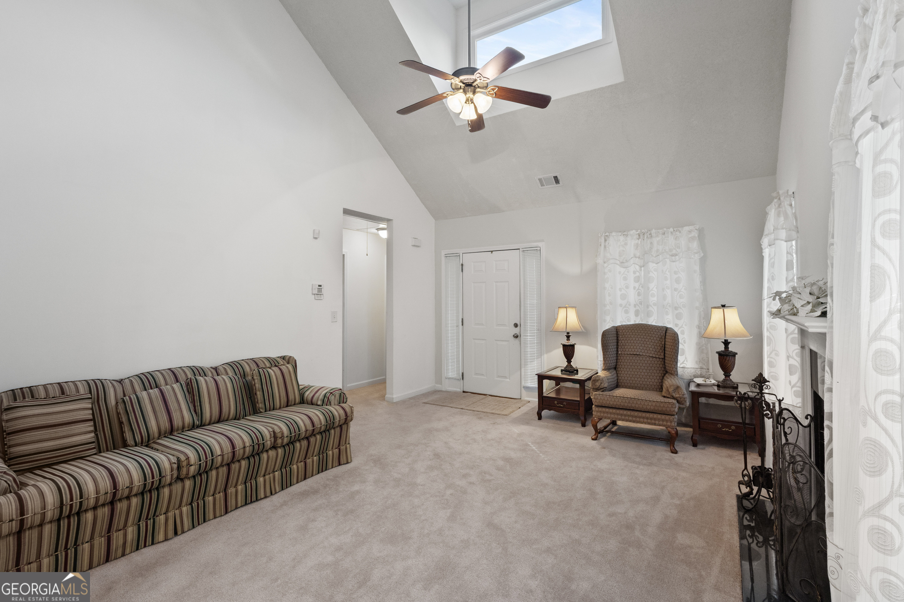 1275 Ross St Lane Macon, GA 31201 - Photo 6 of 20 a living room with furniture