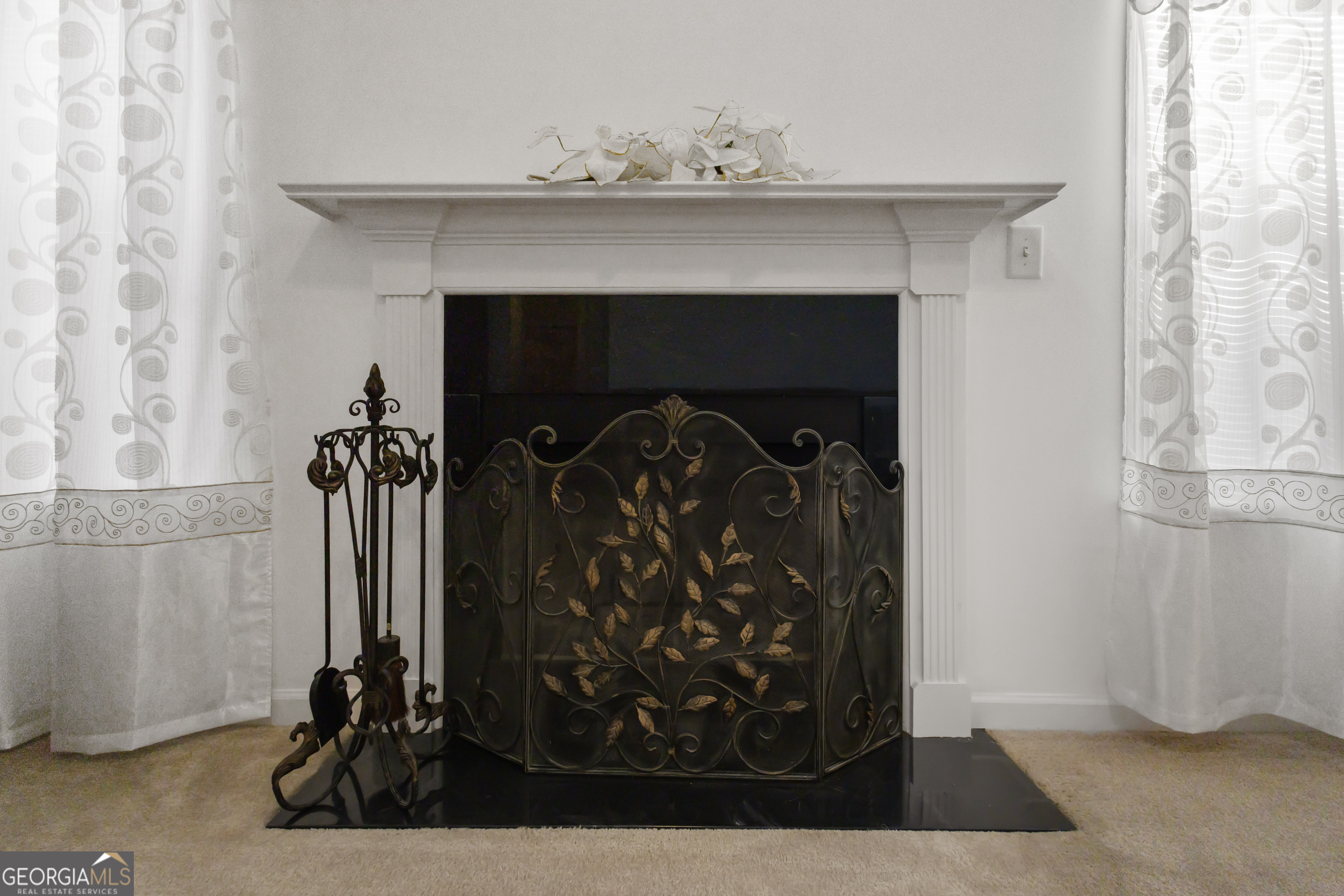 1275 Ross St Lane Macon, GA 31201 - Photo 7 of 20 a view of a fireplace